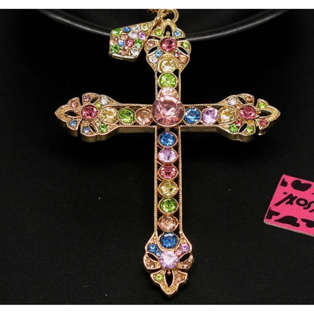 💞 Betsey Johnson stunning colorful crystal embellished cross necklace💞
